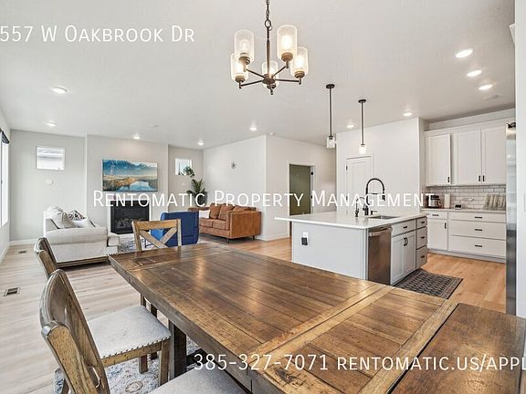 3rd image of 1557 W Oakbrook Dr