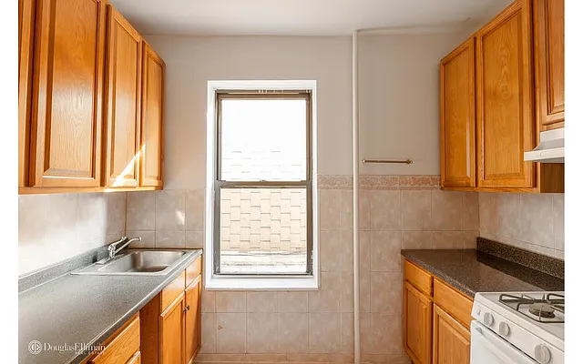 Rented by Douglas Elliman | media 22