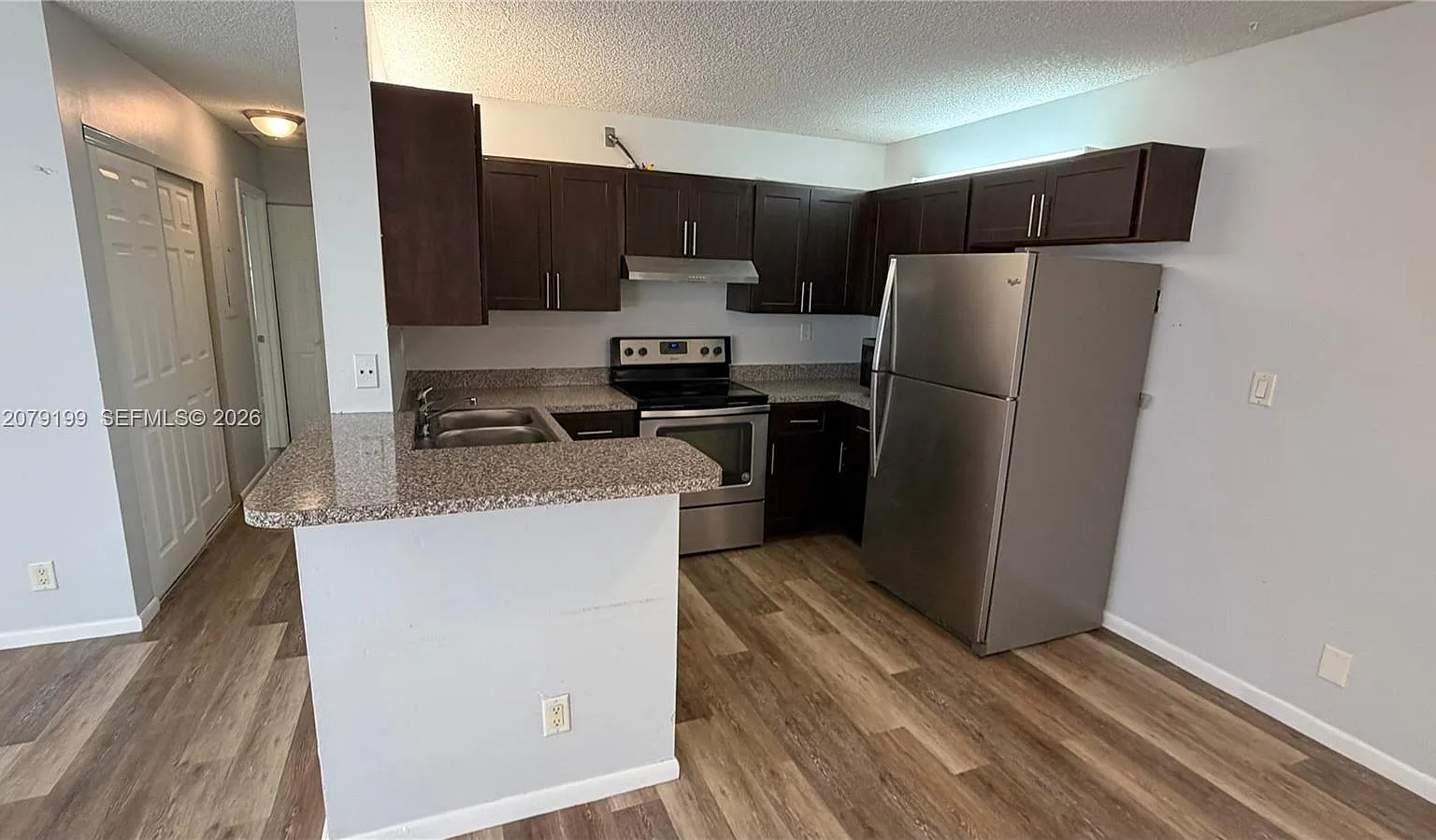Royal Ridge Condo — Photo 2