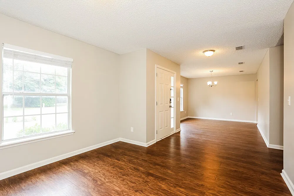 3 bed, 2.0 bath, 1833 sqft, $1,895 — Photo 4