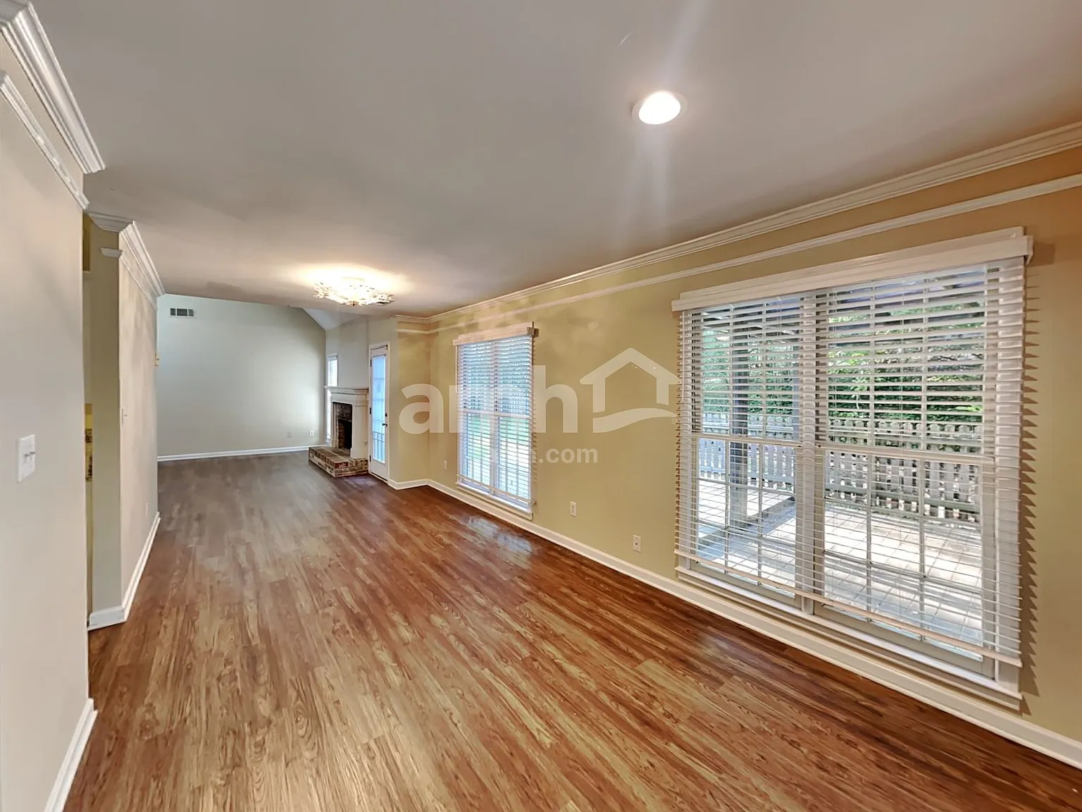 3 bed, 2.5 bath, 2164 sqft, $2,350 — Photo 4