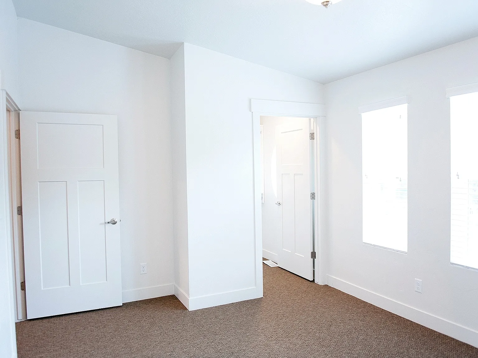 200 N Townhomes - 372 — Photo 2