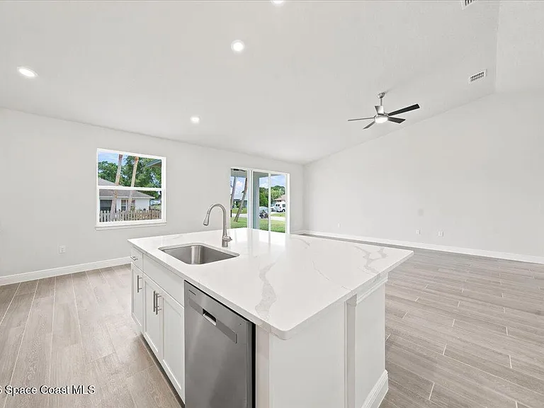 407 Cellini Ave NE — Photo 38