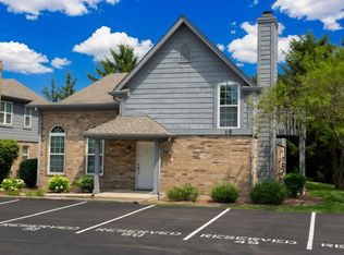 19 Foxcroft Rd APT 103, Naperville, IL 60565
