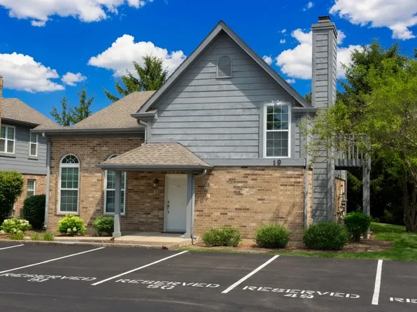 19 Foxcroft Rd APT 103, Naperville, IL 60565