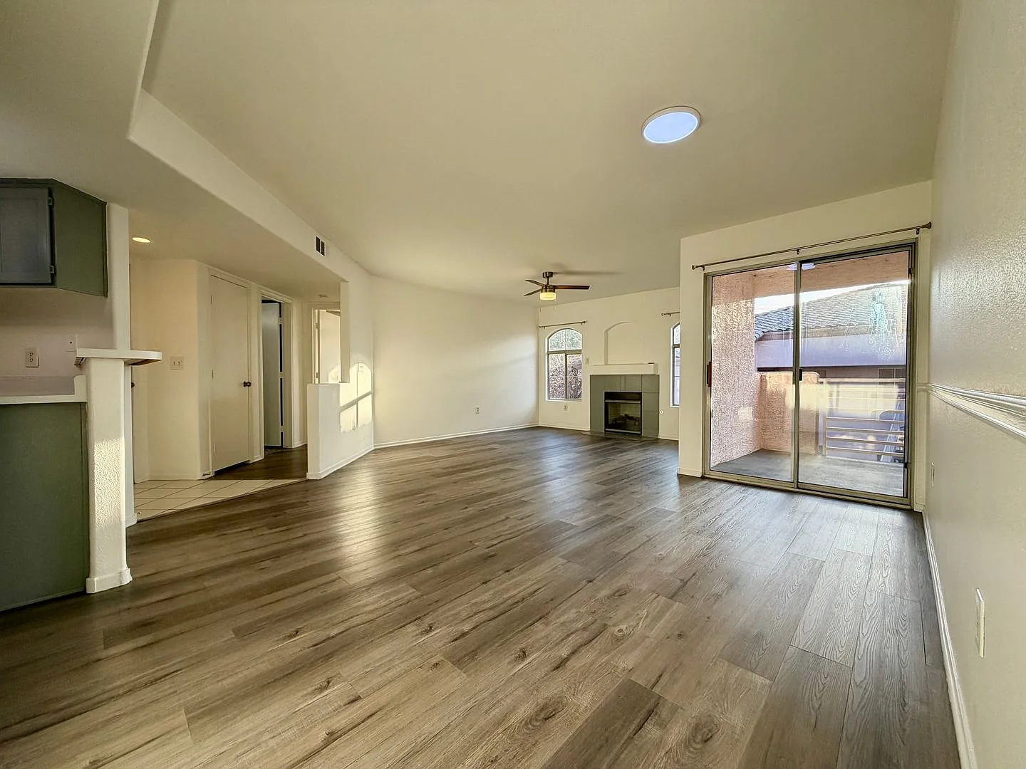 Lovely 2 bedroom condo — Photo 3