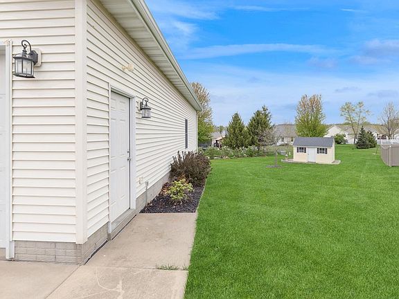 3rd image of 1637 Hickory Bend Ct