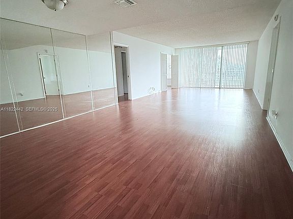 2nd image of 3980 Oaks Clubhouse Dr