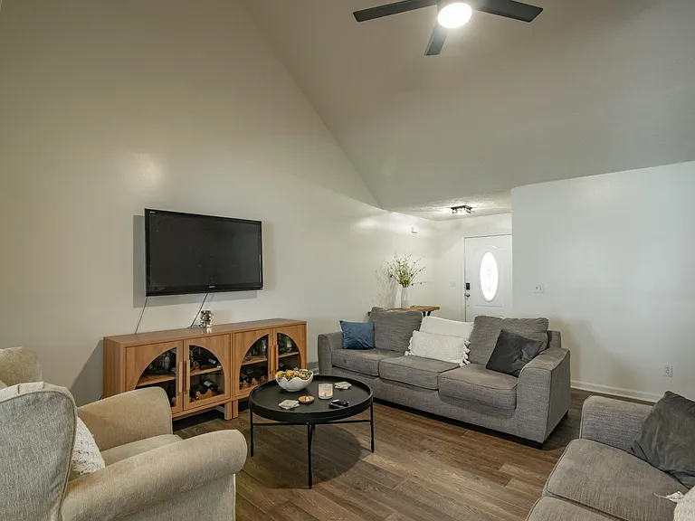 114 Twin Lakes Dr — Photo 12