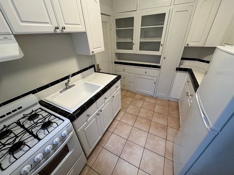 2nd image of 1870 Washington St APT 2
