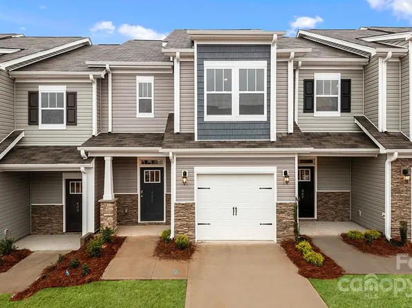 17 Cedar Hill Rd, Hendersonville, NC 28792