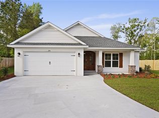 214 Country Walk Cir, Brunswick, GA 31525