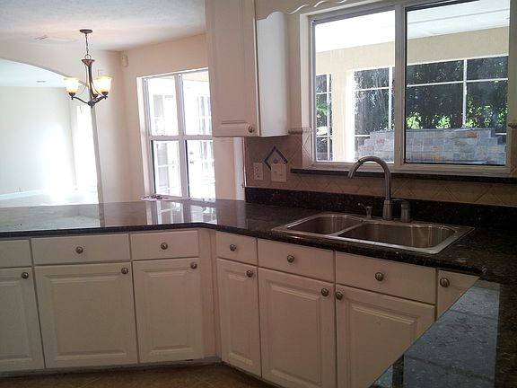 4th image of 5427 Bay Side Dr