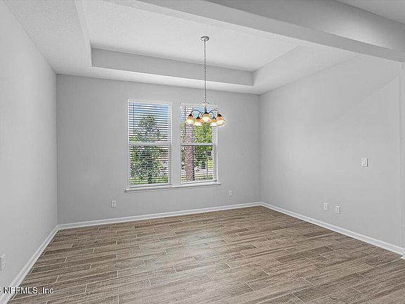 4th image of 184 OAK SHADOW Place