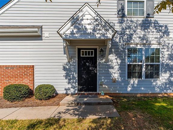 4th image of 300 Robyns Glen Cir