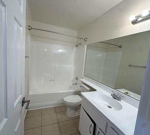 5th image of 14008 McClure Ave