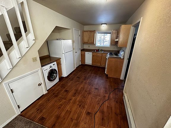 5th image of 640 Forest Edge Rd APT B