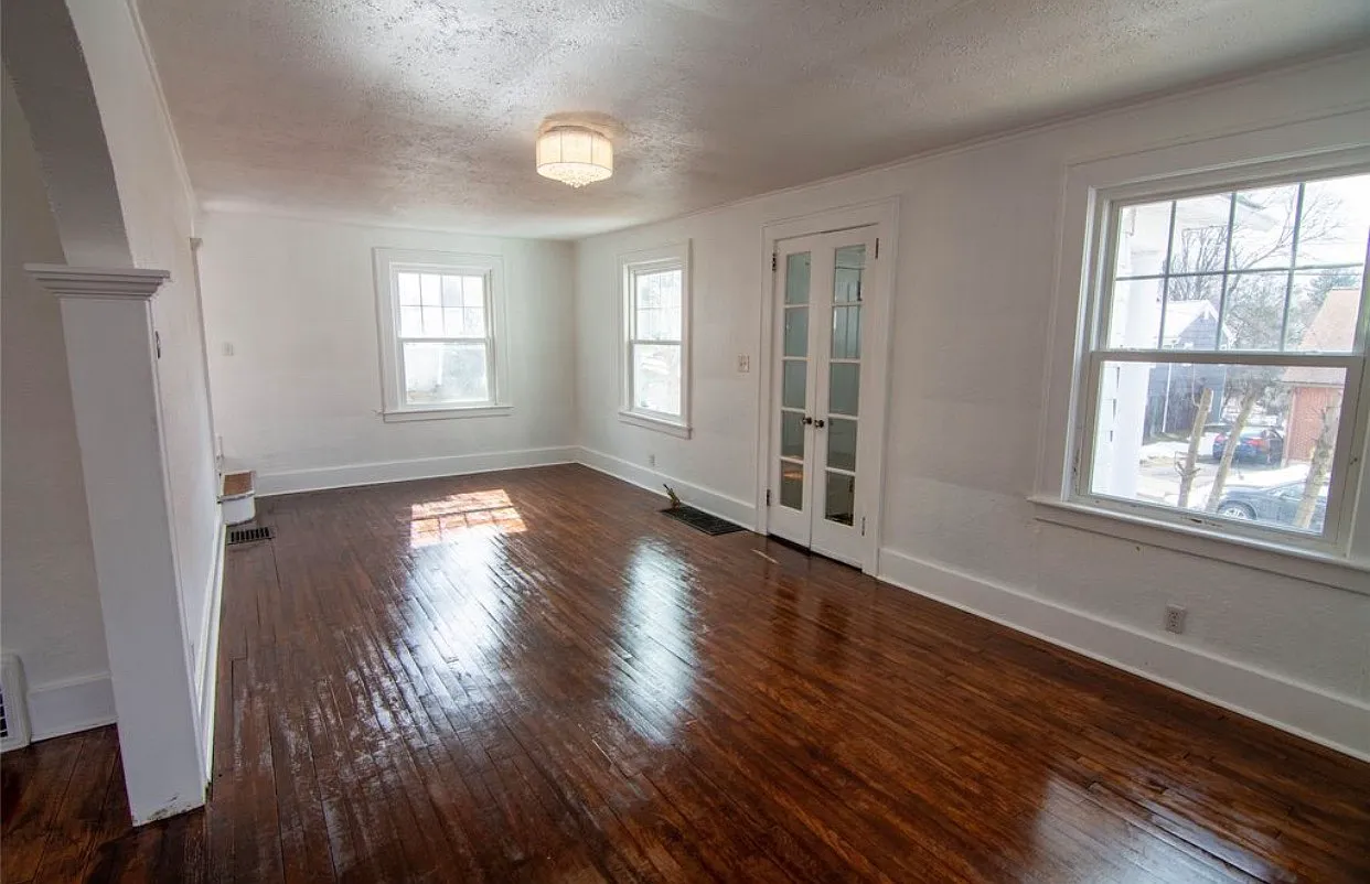 3 bed, 1192 sqft, $2,200 — Photo 3