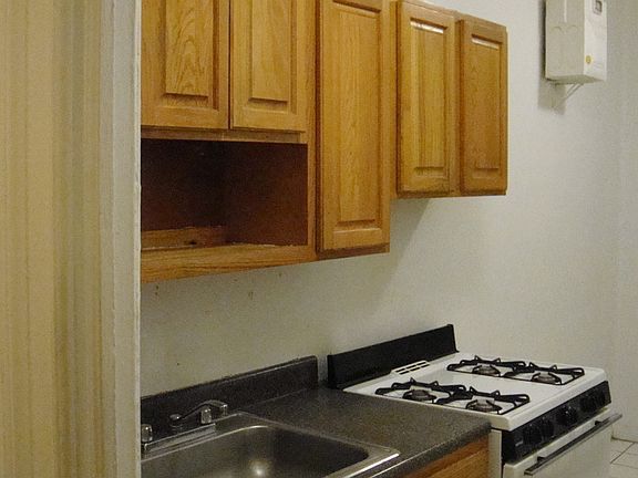 4th image of 28 Bedford Park Blvd E APT C6