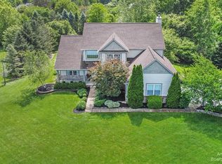 6458 Meadow Ridge Ct, Dexter, MI 48130
