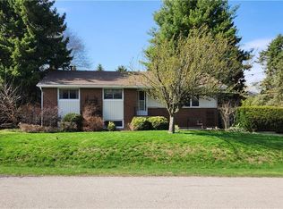 347 Clarendon Dr, Hamilton, ON L9G2Y9