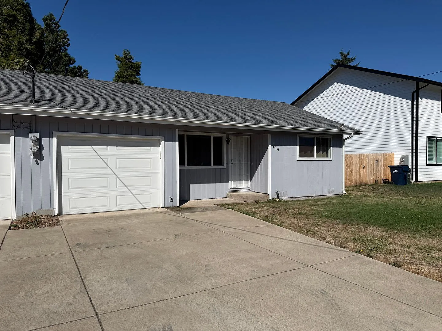 Updated 2-bedroom 1 bath duplex in Thurston! — Photo 2