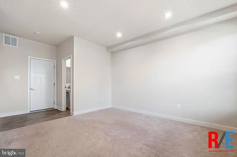 3 bed, 5.0 bath, 1600 sqft, $2,850 — Photo 4