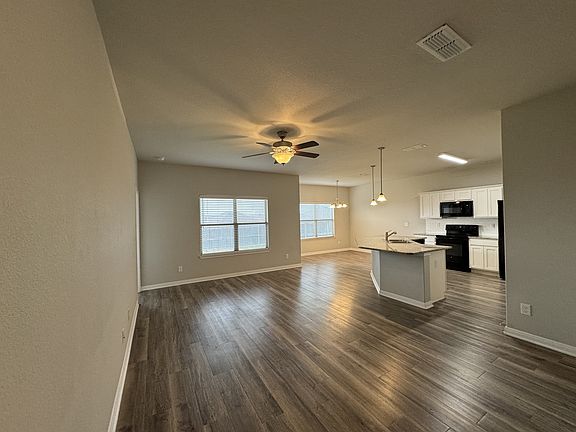 4th image of 612 Parkfield Ln