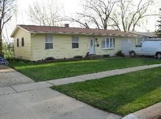 511 Deerfield Dr, Streamwood, IL 60107