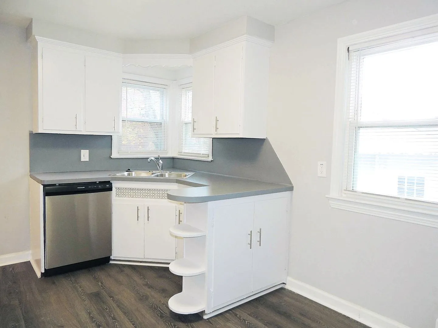 3 Bed - 1 Bath Cape Cod for Rent in Bedford! — Photo 4