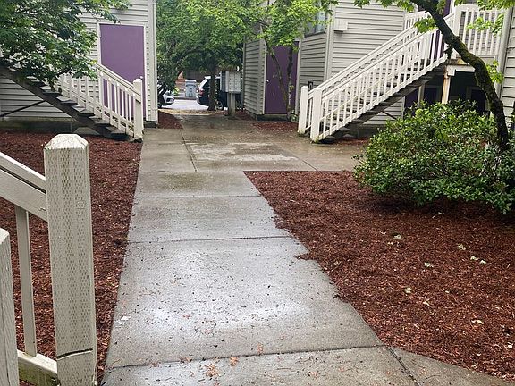 4th image of 300 NW 14th St #13