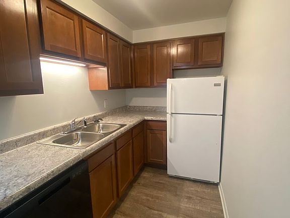 2nd image of 510 N Congress St APT 2