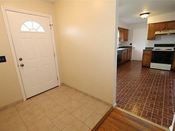 5th image of 56 Yosemite Cir