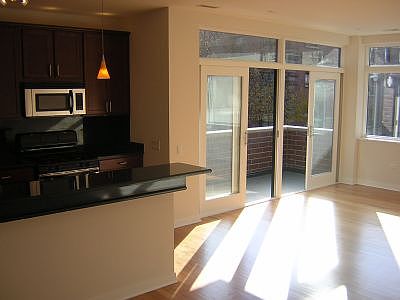 2nd image of 834 W Montrose Ave Unit 202