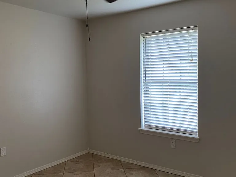 606 Shadow Dr — Photo 14