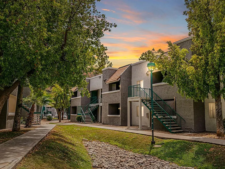 The Canyons on Colter Apartments — Photo 18