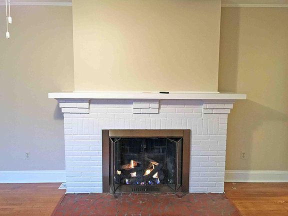 Convenient gas fireplace for relaxing on those chilly winter nights!