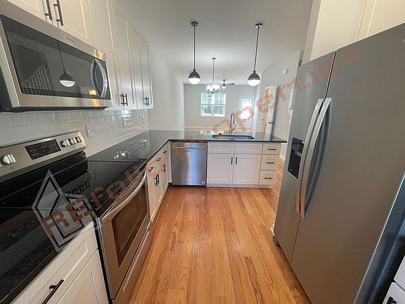 4th image of 618 Rush St