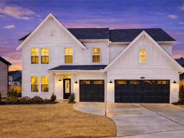 709 Michigan Cir, Hoschton, GA 30548