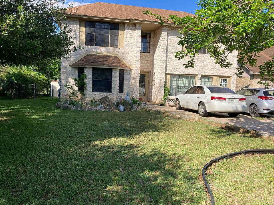 split level home with 2 suites on upper level