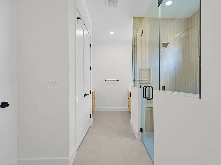 3202 W La Salle St — Photo 40