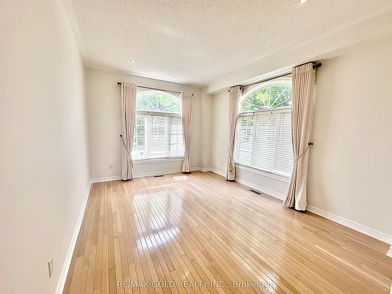 2293 Baronwood Dr — Photo 9