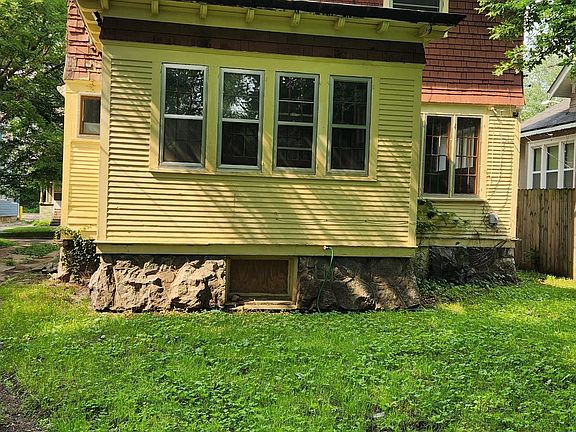 5th image of 1244 Bemis St SE