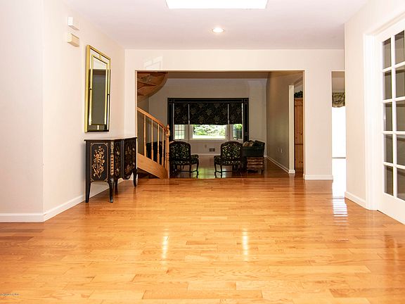 3rd image of 11 Dorchester Way