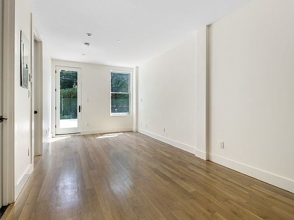 2nd image of 924 Myrtle Ave #A1