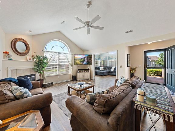 2nd image of 2715 N Canterbury Cir #B
