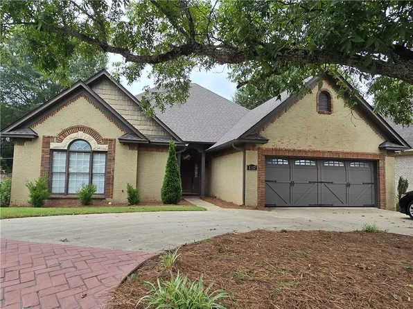 1717 Solamere Ct, Auburn, AL 36832