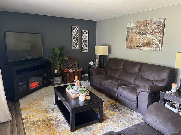 5th image of 1251 Maple Leaf Ct