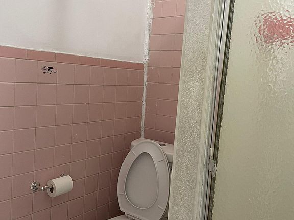 4th image of 94-16 Jamaica Ave