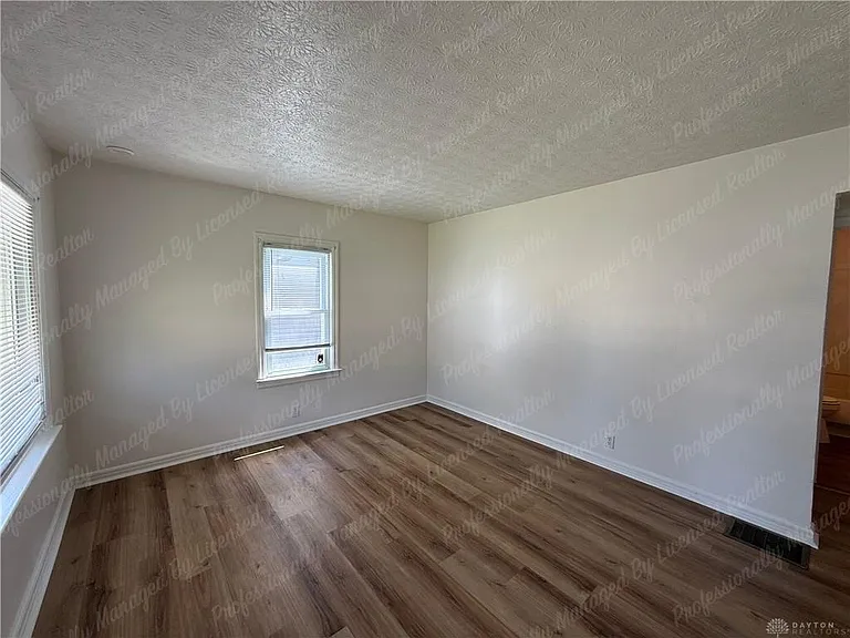 1261 Malden Ave — Photo 3